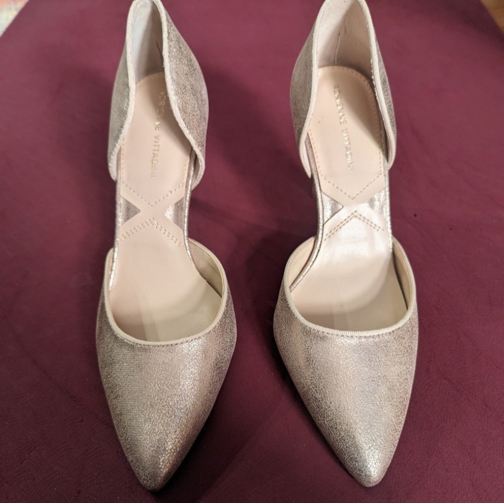 Nude Adrienne vittadini pumps